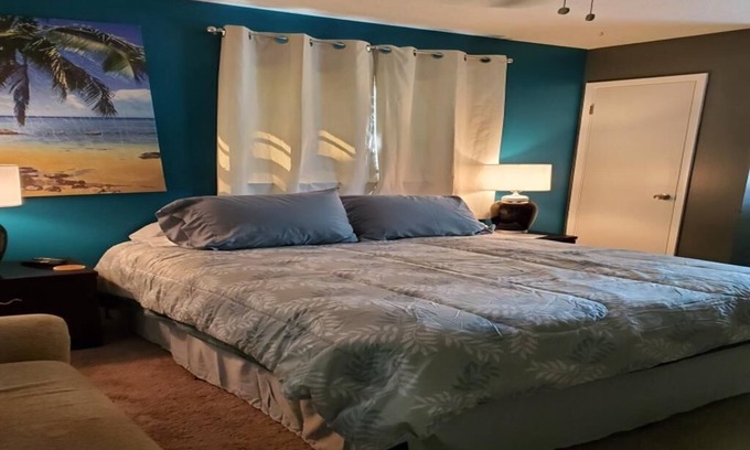 Lutz Casa | Mini Oasis at Paradise- a cozy studio in the clothing-optional Paradise Lakes