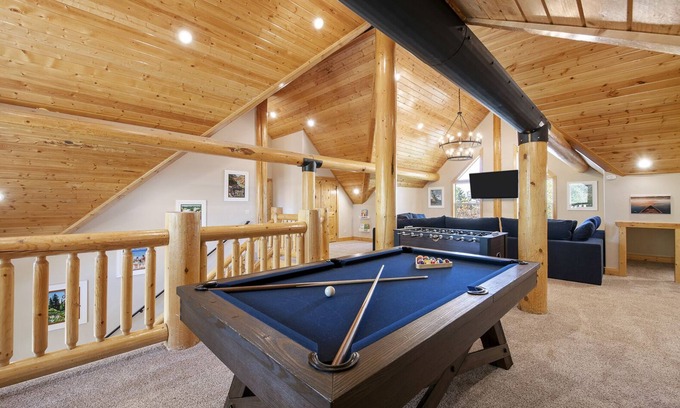 Garden City Cabina | Mini-Papa Bear Lodge (sleeps 22)