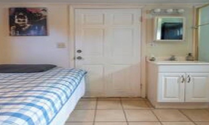 Clearwater Casa | Mini Private-Entry Tranquil Room