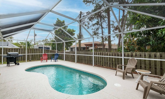 Park East Casa | Mini-Put-Put Green 3 Bedroom Home with a Pool by Downtown and Beaches