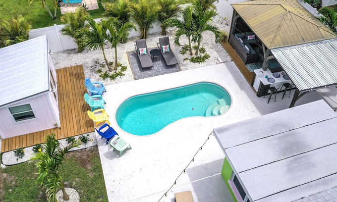 South Pinellas Community Council Casa | MINI-RESORT: Poolside Bungalow + Poolside Cabana! 5 Minutes to Beach &
