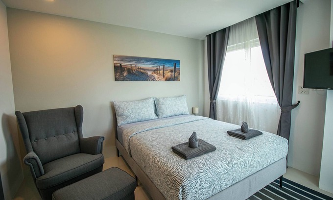 Kram Condominio | Mini Studio Lake view, Pools, High speed Wi-Fi near by the beach