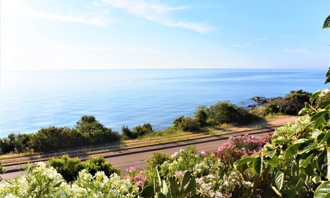 Tarcu Casa | VILLA JEAN-DO - FRENTE AL MAR - TARCO