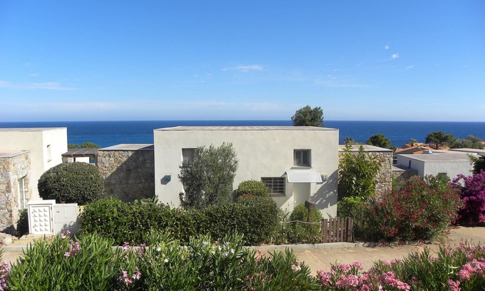 Marine de Saint Ambroggio Casa | Mini villa central con 2 dormitorios, A / C y VISTA AL MAR