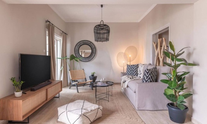 Pasalimani Apartamento | Minimal Retreat w/ Watercoloured Sunset View