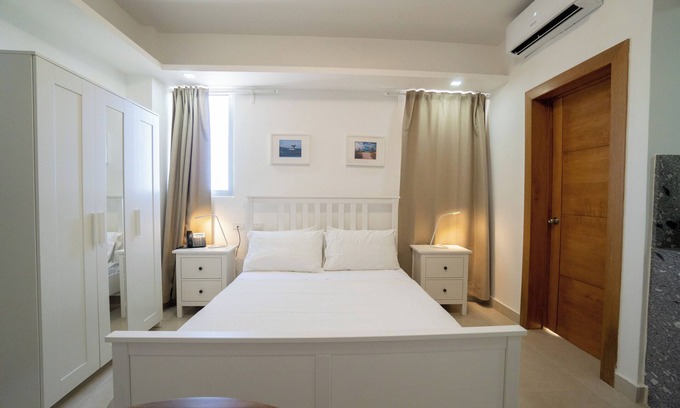 Residencial ROMANA Apartamento | Elegante Aparta-Estudio con Vista al Mar