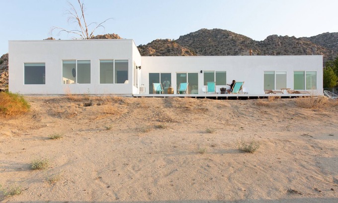 Joshua Tree Highlands Casa | Minimalist desert retreat