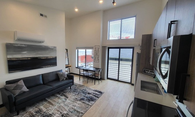 Hilltop Apartamento | Minimalist Urban Haven