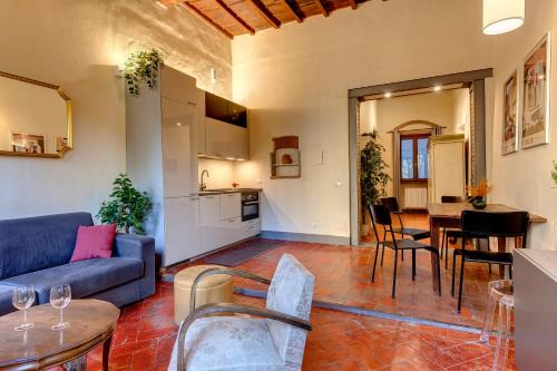 Sant' Ambrogio Apartamento | Minnesota Apartment by Mamo Florence