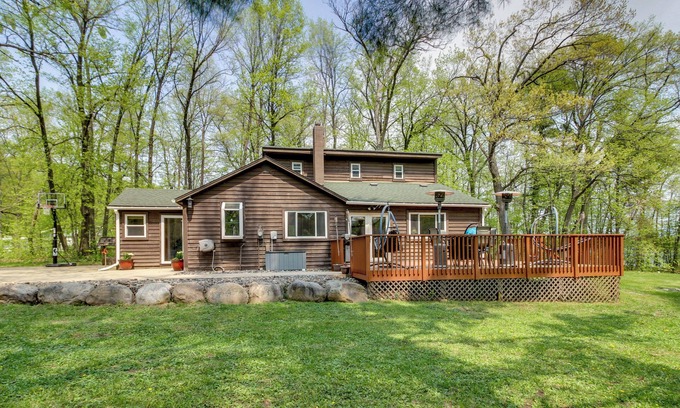 Ossipee Cabaña | Minnesota Cabin w/ Deck & Private Beach
