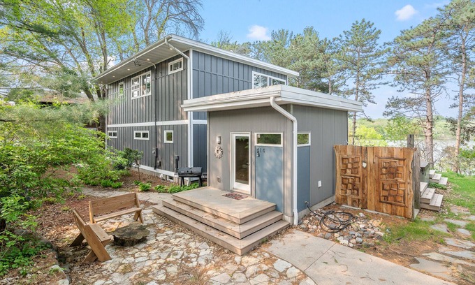 Roseville Casa | MINNeSTAY* Blue Heron Haven | Lake Home | Hot Tub