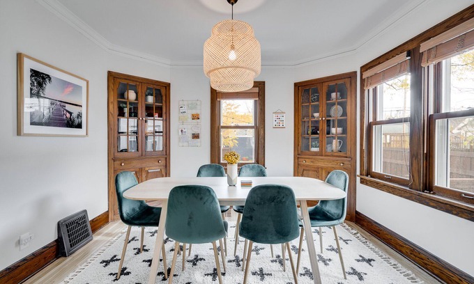Hale Casa | MINNeSTAY* Nokomis Blue | Quiet