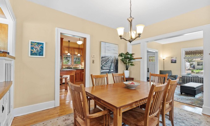 Kingfield Casa | MINNeSTAY* Pillsbury Hideaway