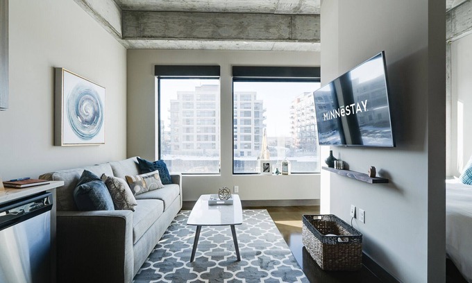 Warehouse District Apartamento | Minnestay * City Loft 26 ★ Caminar hasta el tren ligero ★ Estacionamiento gratuito ★ Comer-Beber-Comprar