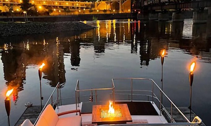 Hager City Alquiler De Eote | MINNeSTAY * Summer Skol * Unique waterfront living with views of Redwing