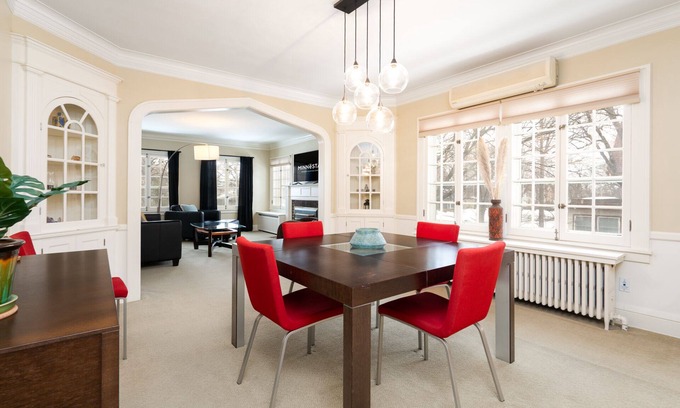 Ecco Casa | MINNeSTAY* Twin City Terrace
