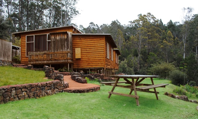 Lower Beulah Cabina | Minnow Cabins solo pacíficamente arbustos
