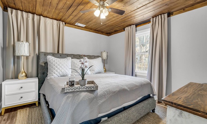 Starkville Casa | Mins from Campus | Cozy | King Bed
