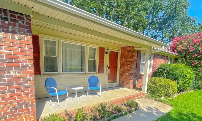 Irmo Casa | Mins from Lk Murray and DT - Cheerful Irmo Home