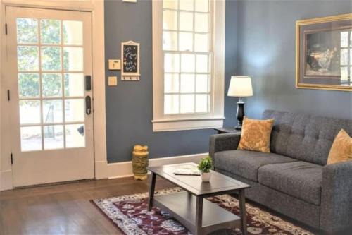 Montgomery Casa | Mins to ASU & Downtown- Foxy on Felder