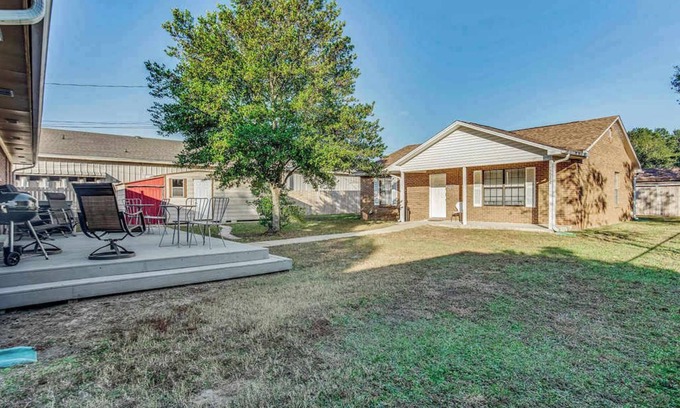 Pensacola Heights Casa | Mins to Beach & Shopping - Quaint Unit in Bellview