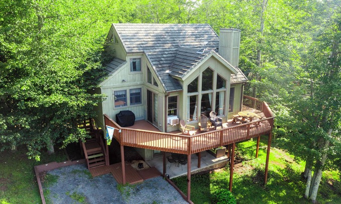 Davis Cabina | Mins to Downtown Davis! Pool Access! Dog friendly!