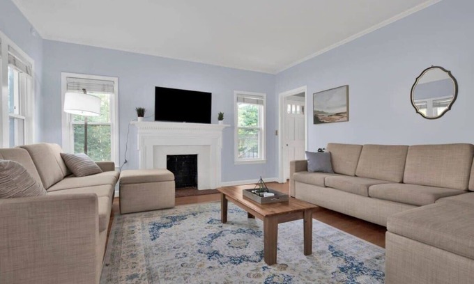 Terry Sanford Casa | Mins to Downtown & Ft. Bragg! Crafty in Haymount