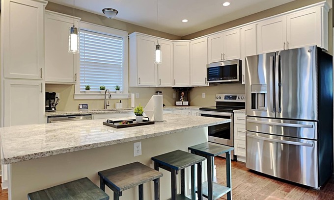 Indianapolis Casa | Mins to Downtown & Raceway! Rookwood Retreat 1 & 2