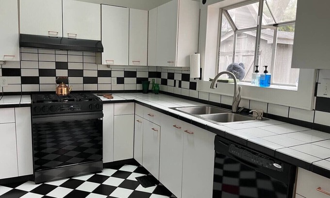 Greensboro Casa | Mins to Downtown - Spacious Home
