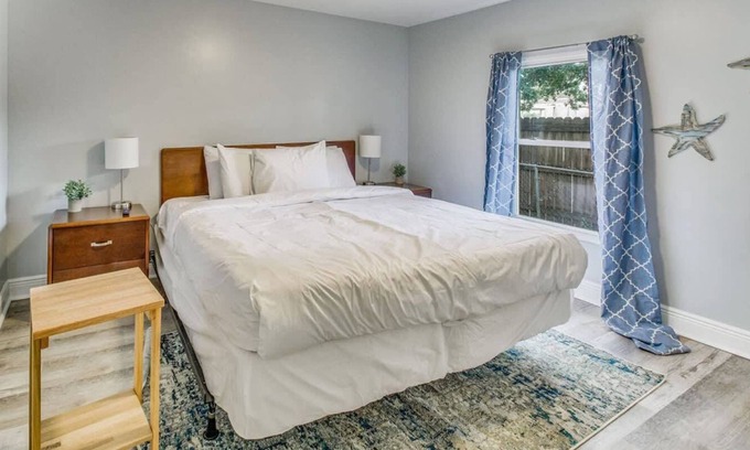West Pensacola Casa | Mins to Downtown & the Beach! Myrtle Main-House