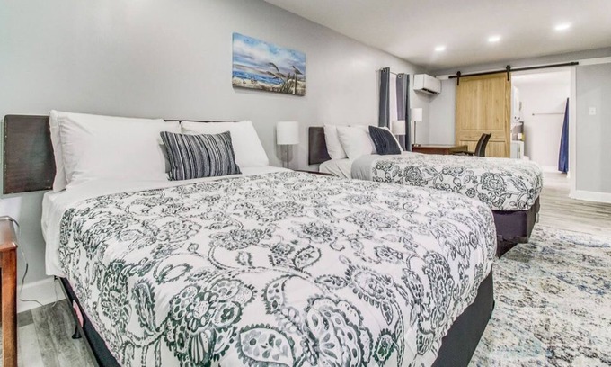 West Pensacola Casa | Mins to Downtown & the Beach! Myrtle Two-Suites!