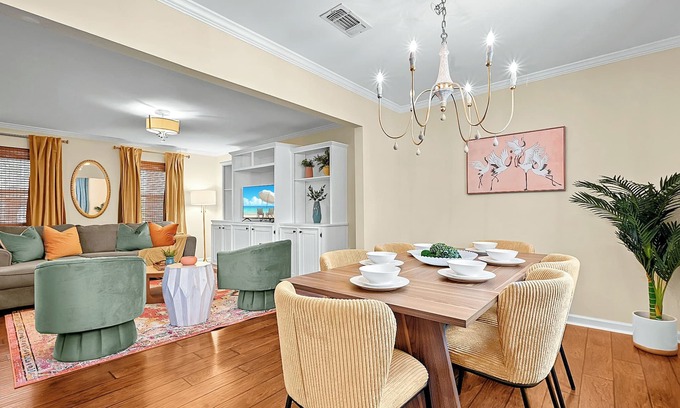 Mid City South Casa | Mins to LSU Campus | Private Pool | Hot Tub | BBQ