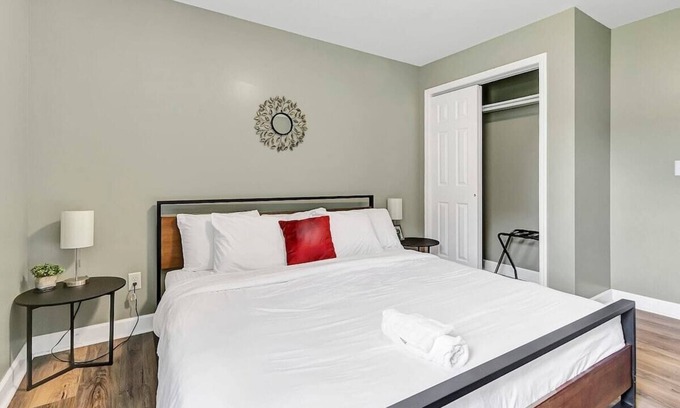 Huntsville Apartamento | Mins to Mins to Downtown & Arsenal-Pool- Huntsville Oasis