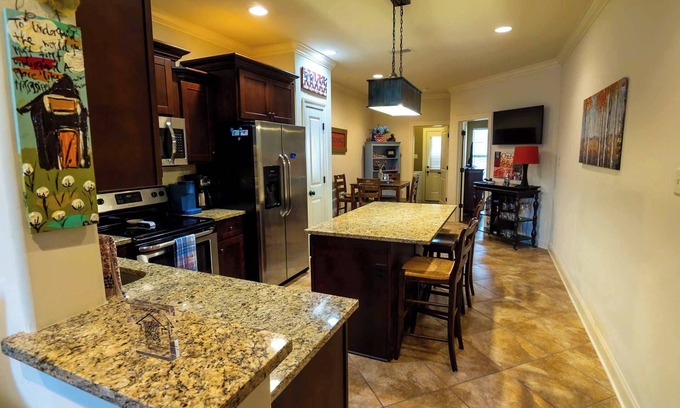 Oxford Casa | Mins to Ole Miss~Private Yard~Communal Pool~Grill