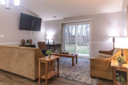 Wayne Casa | Mins to Park River Downtown Chapel Hill Charmer