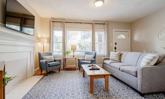 Columbia Casa | Mins to USC, Hospital, Zoo! Columbia Duet- 2 Units