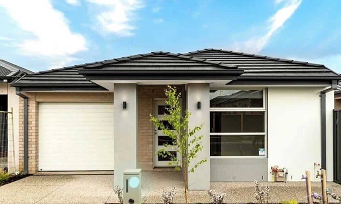 Melbourne Casa | Minta Estate 4bedrooms Berwick home no sharing