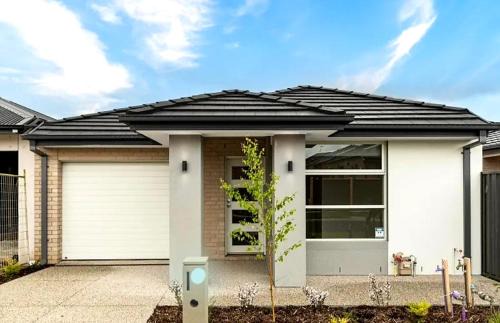 Berwick Casa | Minta Estate Berwick 4 bedroom house, no sharing
