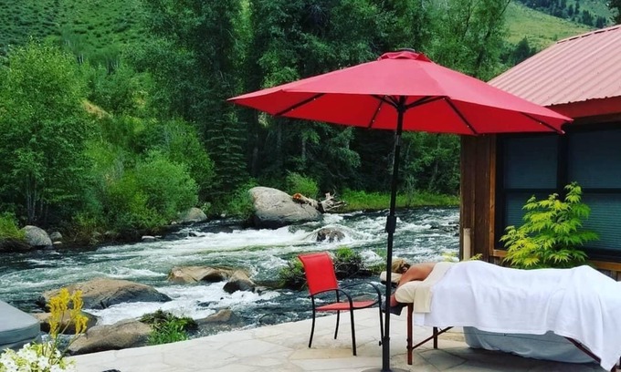 Minturn Casa | Minturn River Cabin with Hot Tub and NEW Air Conditioning