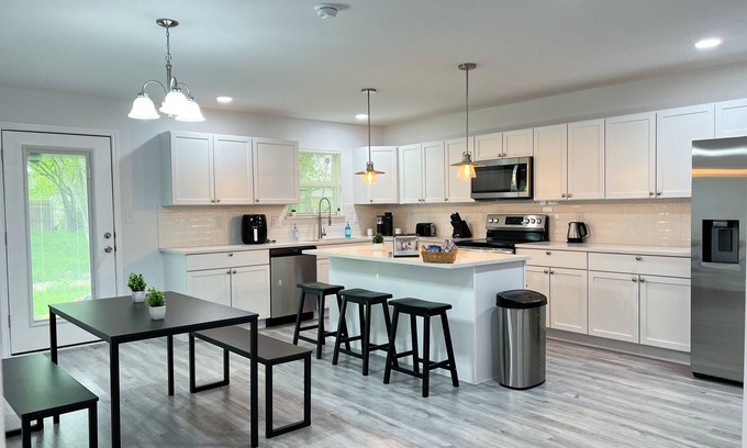 West Dallas Casa | Minutes away from AT&T Stadium, American Airlines, and Downtown Dallas.