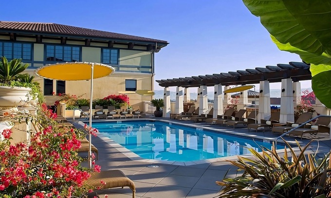 San Jose Hotel | Minutes Away from Winchester Mystery House! Modern Units w/ Valet Parking!