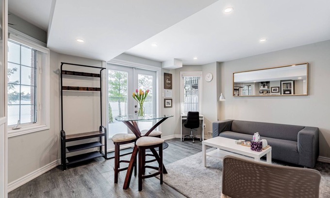 Vaughan Casa | Minutes away from York Region's best attractions!