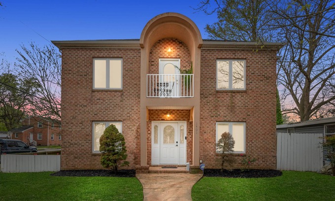 Norfolk Casa | Minutes ☞ CHKD ☞ Sentara ☞ EVMS ☞ ODU ☞ Bases ☞ Shipyards ☞ Sleeps 8 ☞ W/D