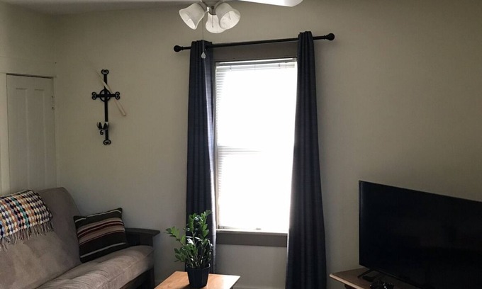 Moline Apartamento | Minutes from anywhere