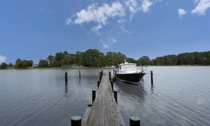 St. Michaels Casa | Minutes from Downtown St. Michaels | Guest House | Pool | Private Dock