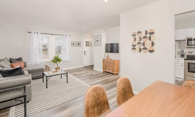 Oshkosh Casa | Minutes from Downtown, EAA, University - 3 bedroom