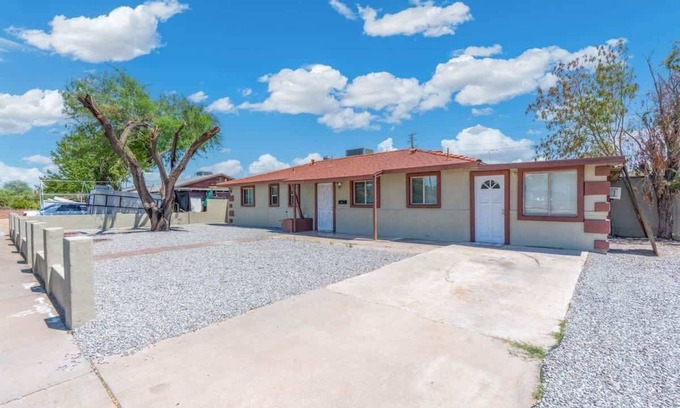 Encanto Casa | Minutes From Downtown | Phoenix Lightrail | 3 BR H
