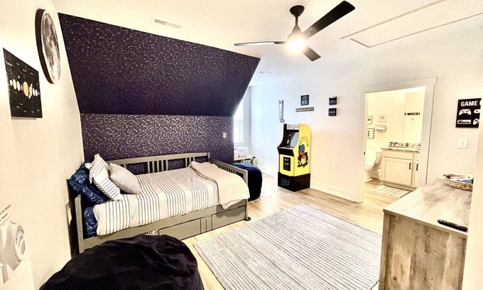 Sevierville Casa | Minutes From Gatlinburg, Pigeon Forge, Game Room!