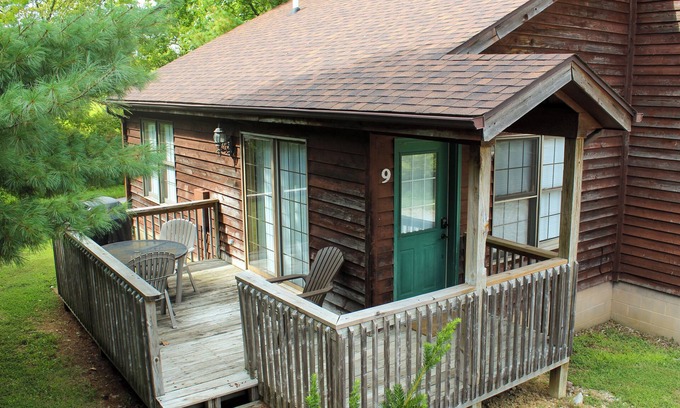 Makanda Cabina | Minutes from Giant City - SIU - Shawnee Winetrail - Shawnee Forest - Cedar Lake
