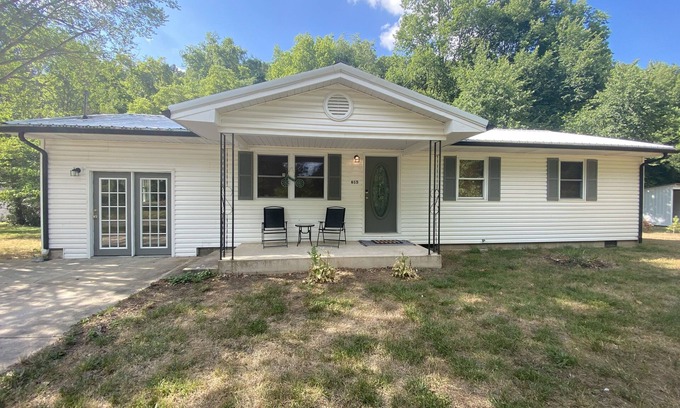 Steelville Casa | Minutes from Mt trails & River - 3 Bedroom House - Sleeps 7